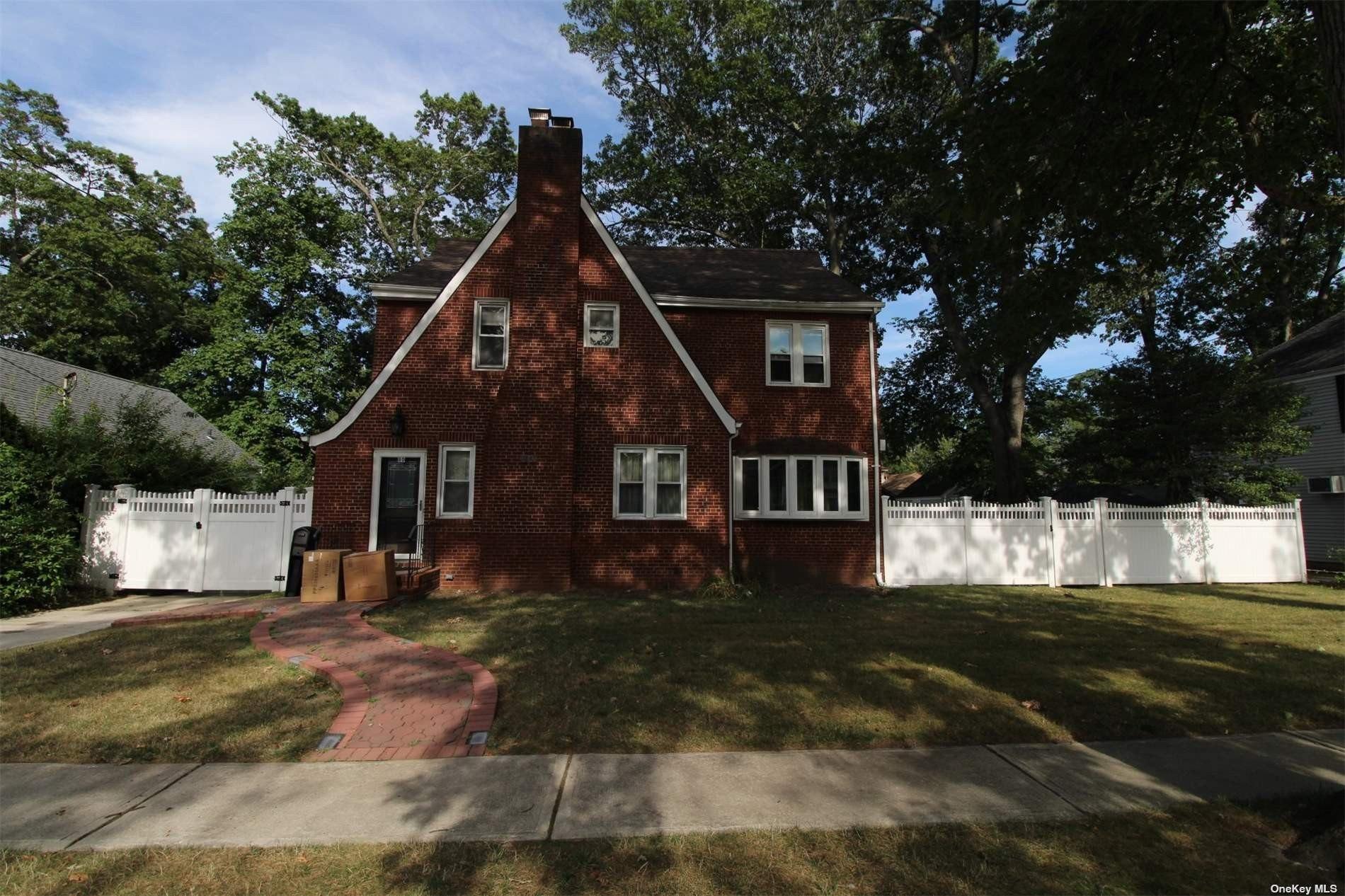 Connecticut Ave, Freeport, NY 11520