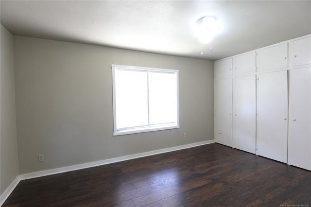 S Chickasaw Ave, Bartlesville, OK 74003