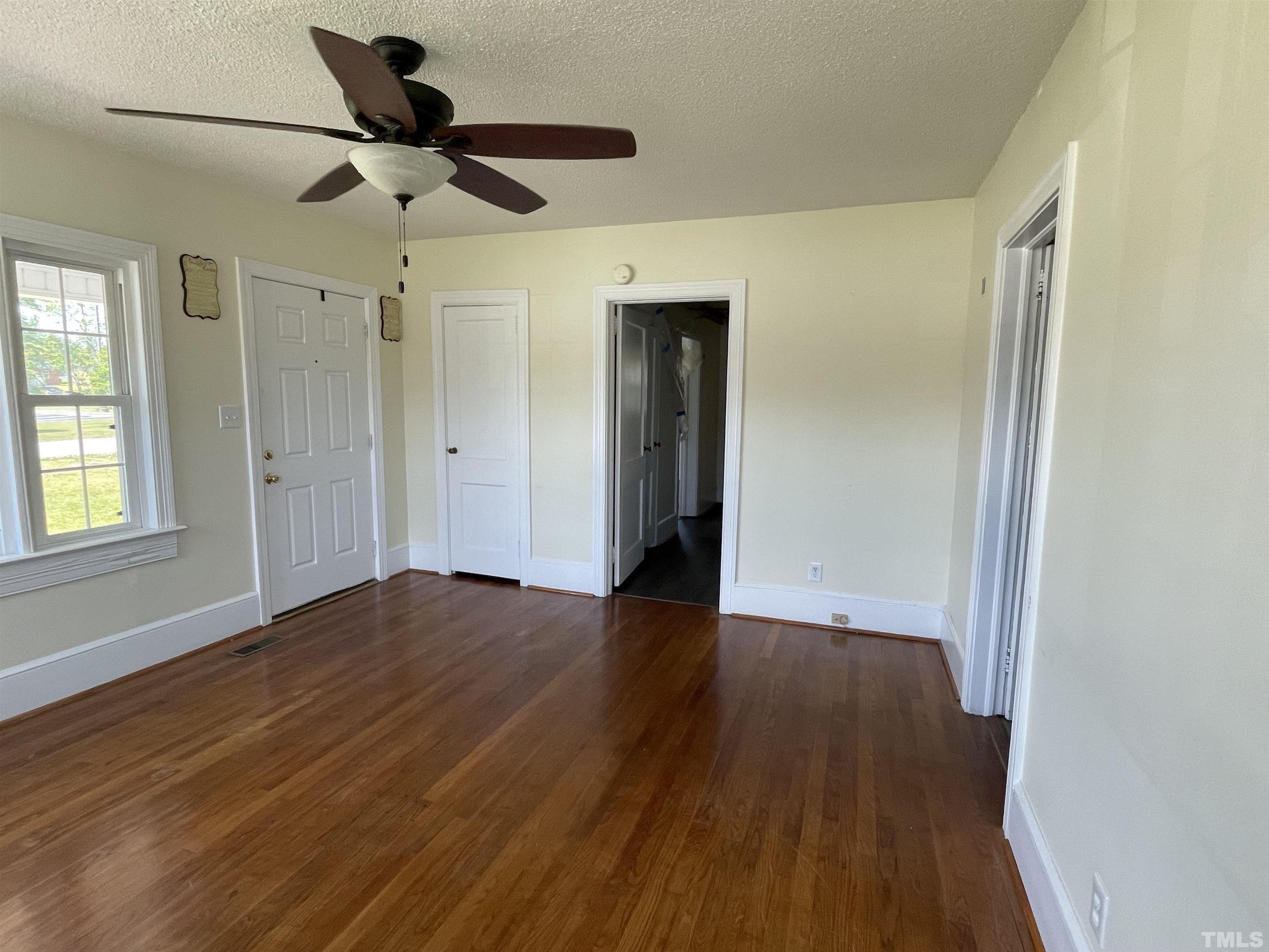 Shields St, Clinton, NC 28328