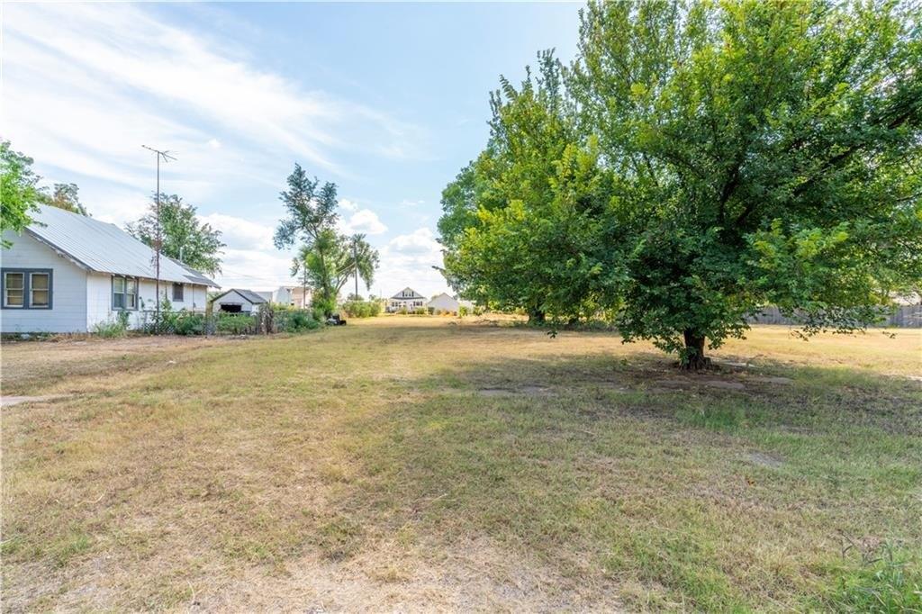 Cedar St, Perry, OK 73077