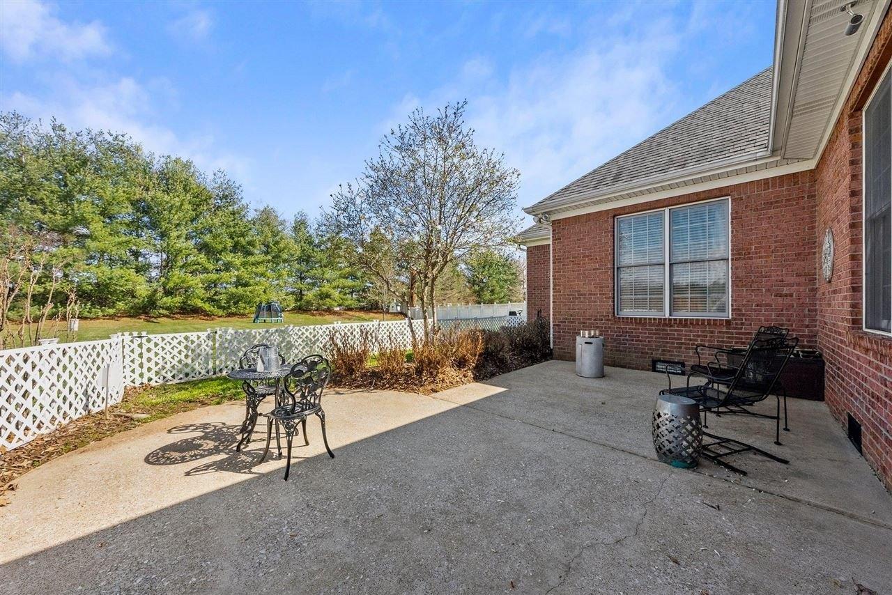 Crownridge Ct, Bowling Green, KY 42104