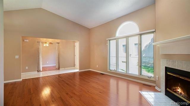 Knollwood Ln, Farmington Hills, MI 48335