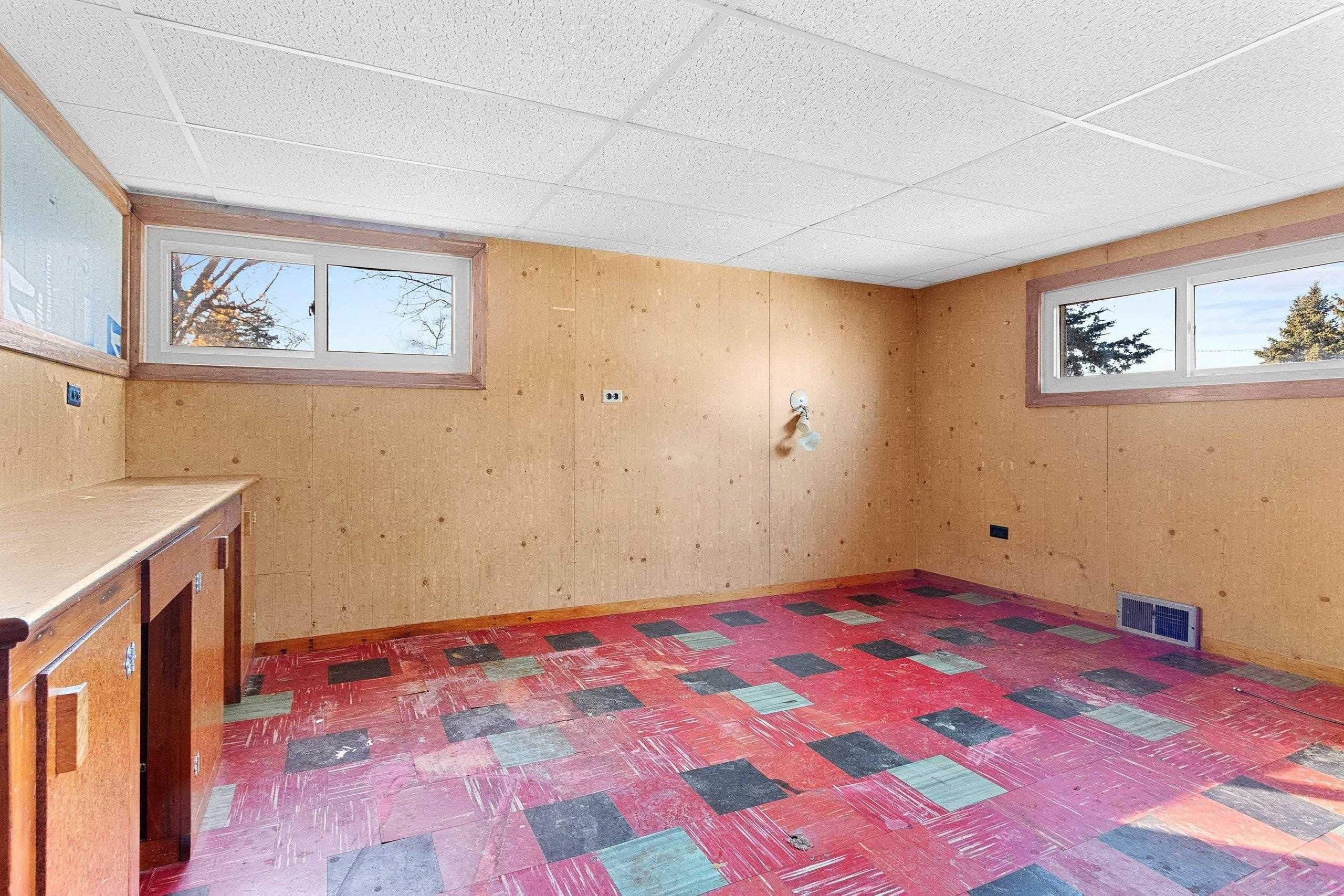 E Scott St, Omro, WI 54963