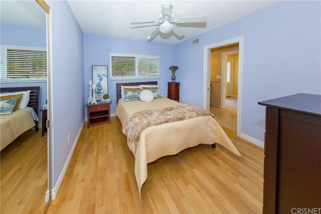 Lasaine Ave, Northridge, CA 91325