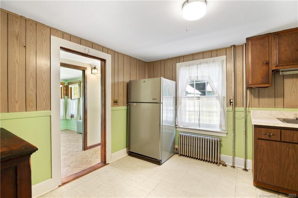 Fols Ave, Meriden, CT 06450