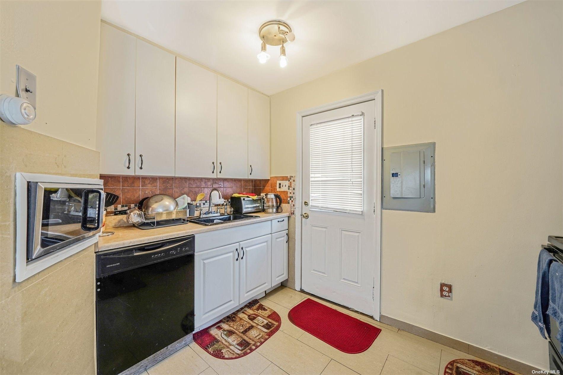 Van Buren St, Freeport, NY 11520