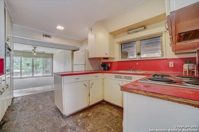 E Crestline Dr, San Antonio, TX 78201