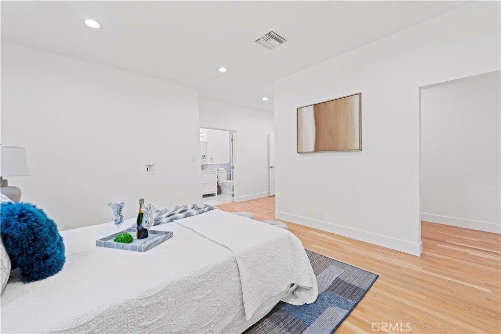 Tiara St, Encino, CA 91316
