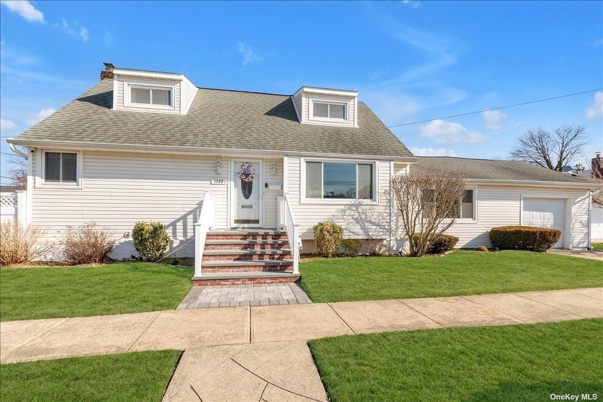 Jefferson St, Floral Park, NY 11001