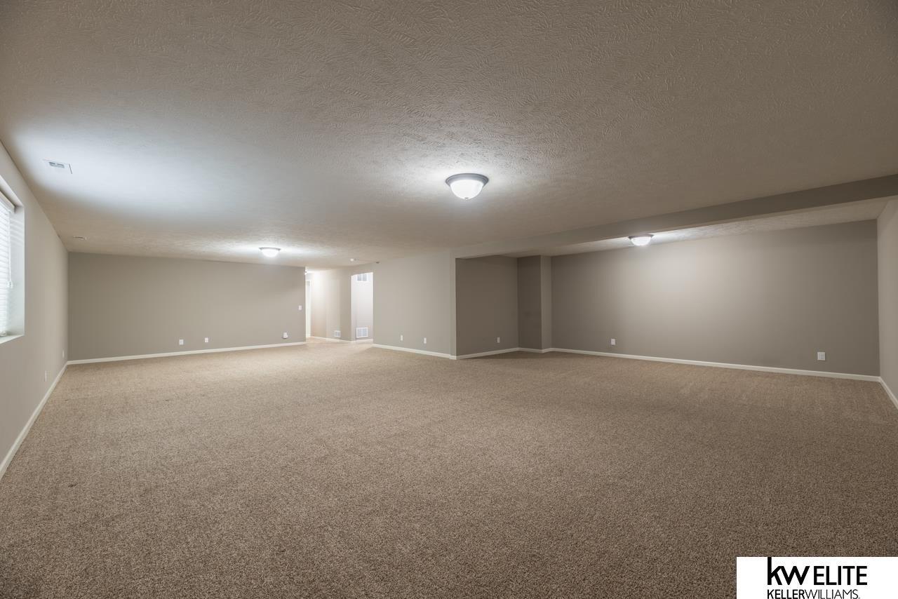 N 152nd St, Bennington, NE 68007