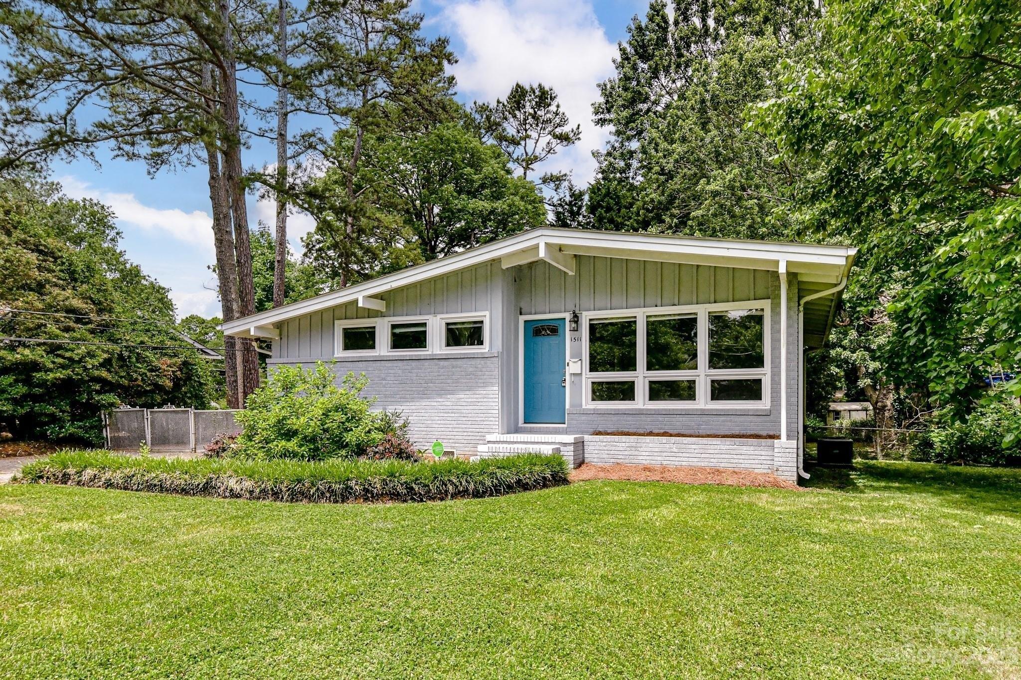 Briarfield Dr, Charlotte, NC 28205