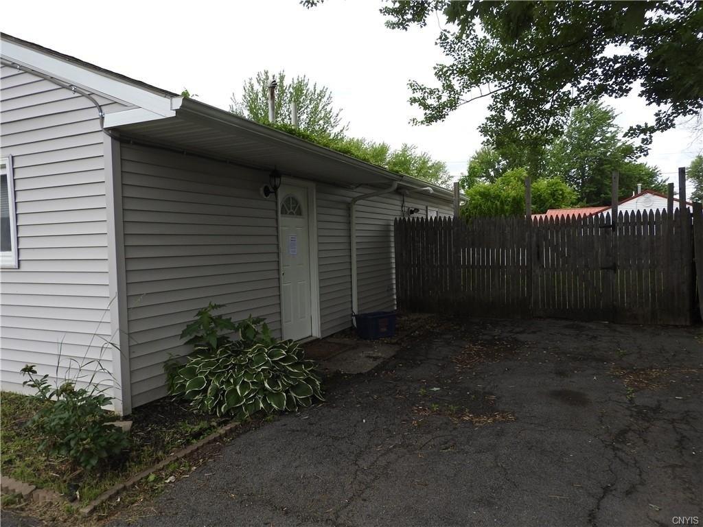 Galileo Cir, Bridgeport, NY 13030