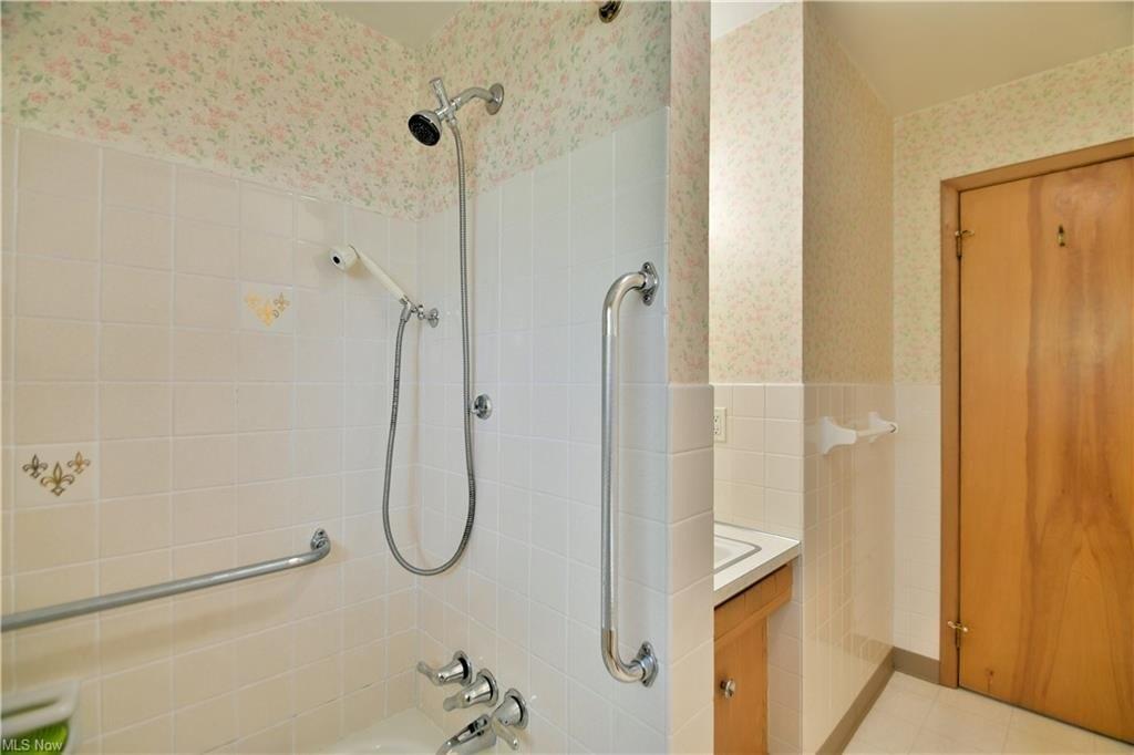 Frick Ct, Cleveland, OH 44111