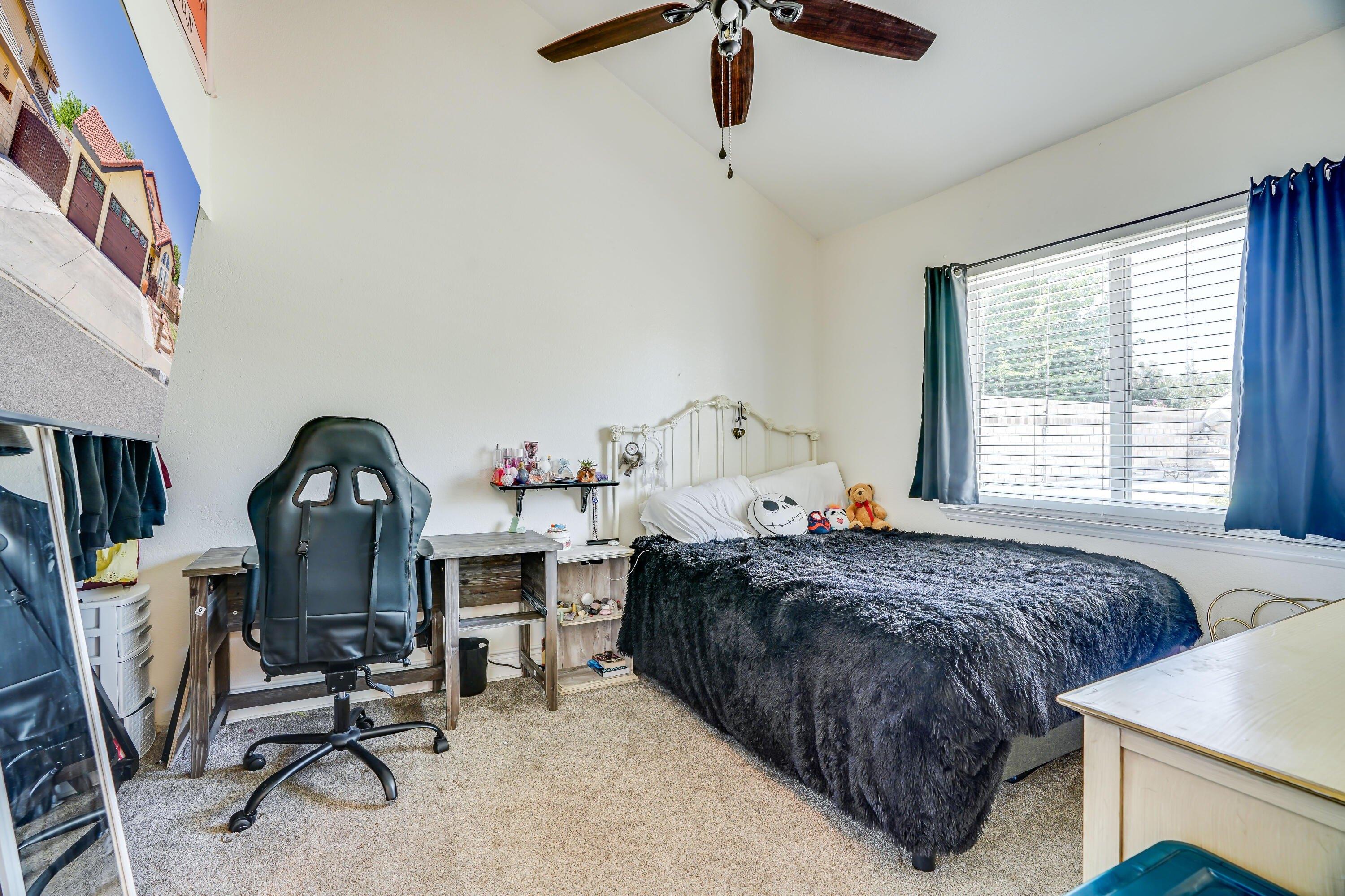 61st St W, Lancaster, CA 93536