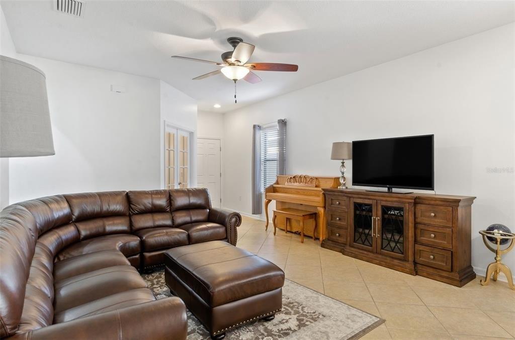 Tuscany Woods Dr, Tampa, FL 33647