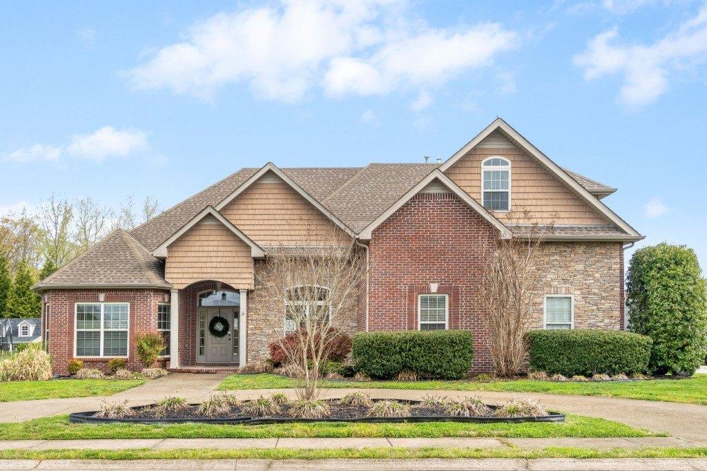 Willow Cir, Clarksville, TN 37043
