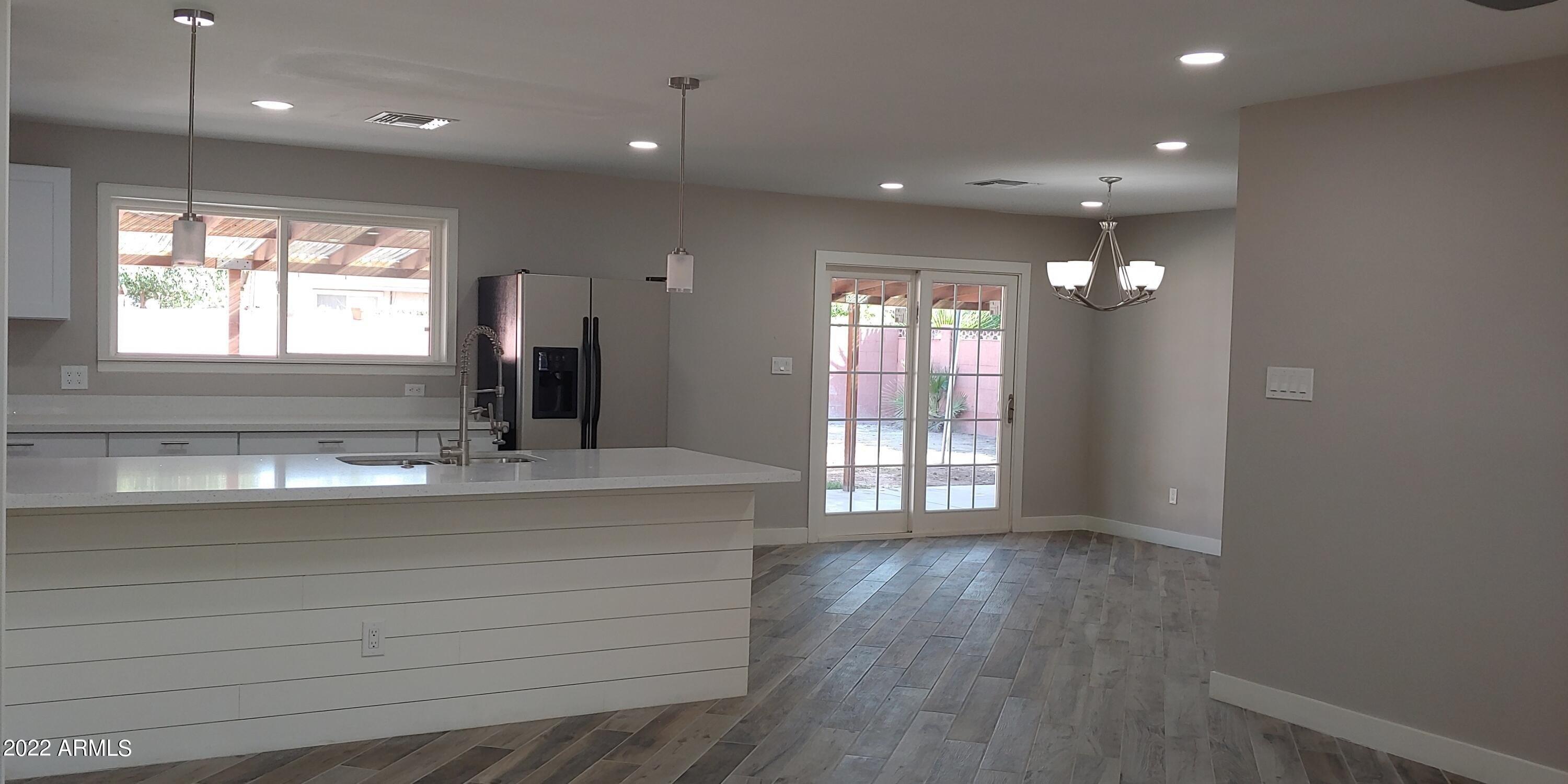 E Shangri La Rd, Phoenix, AZ 85028