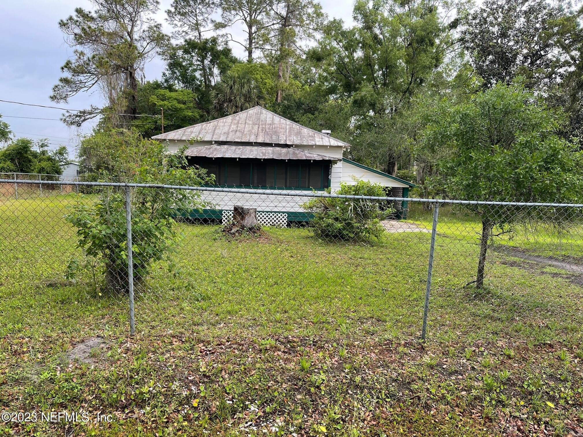 E Hicks St, Palatka, FL 32177
