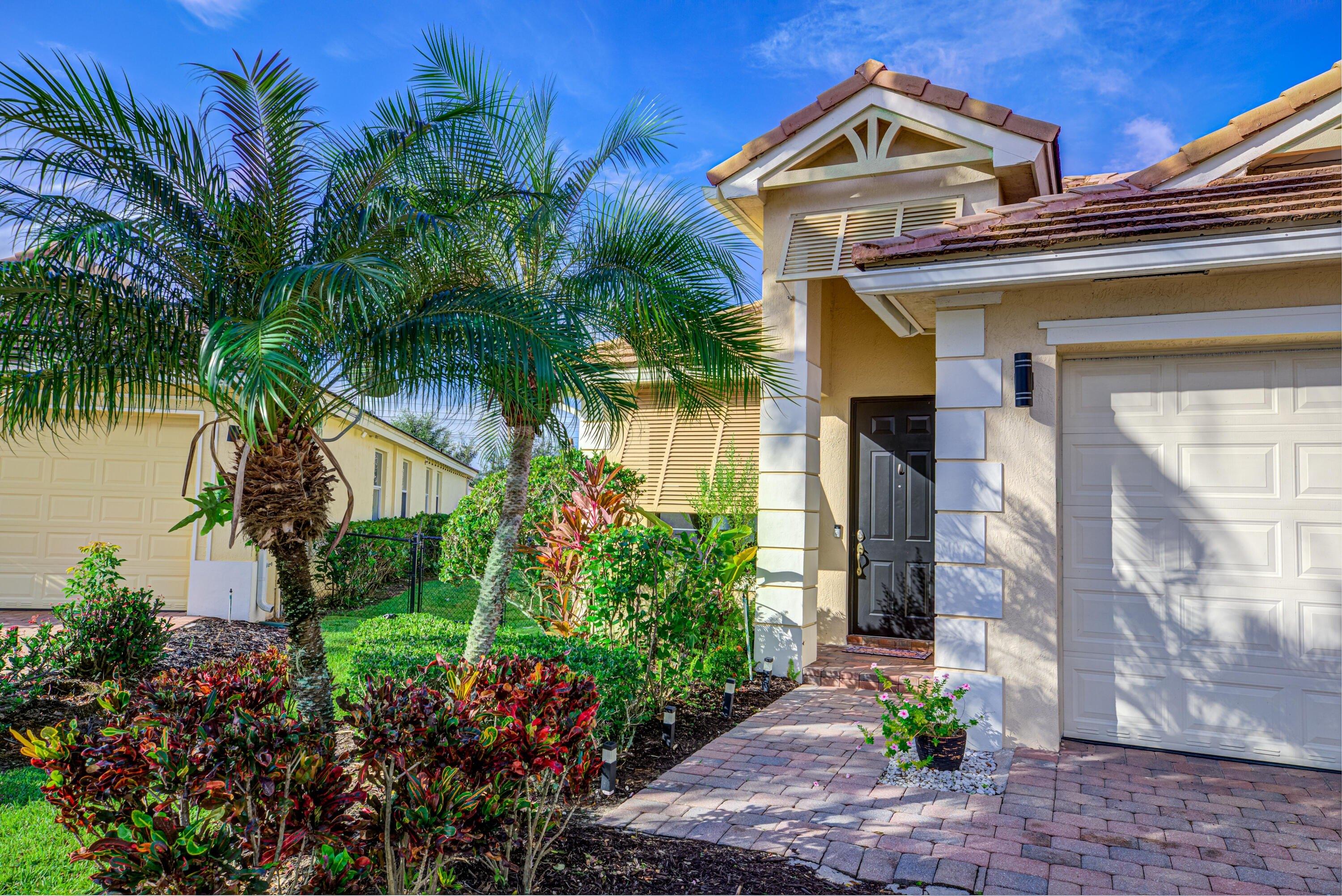 Belle Grove Ln, Royal Palm Beach, FL 33411