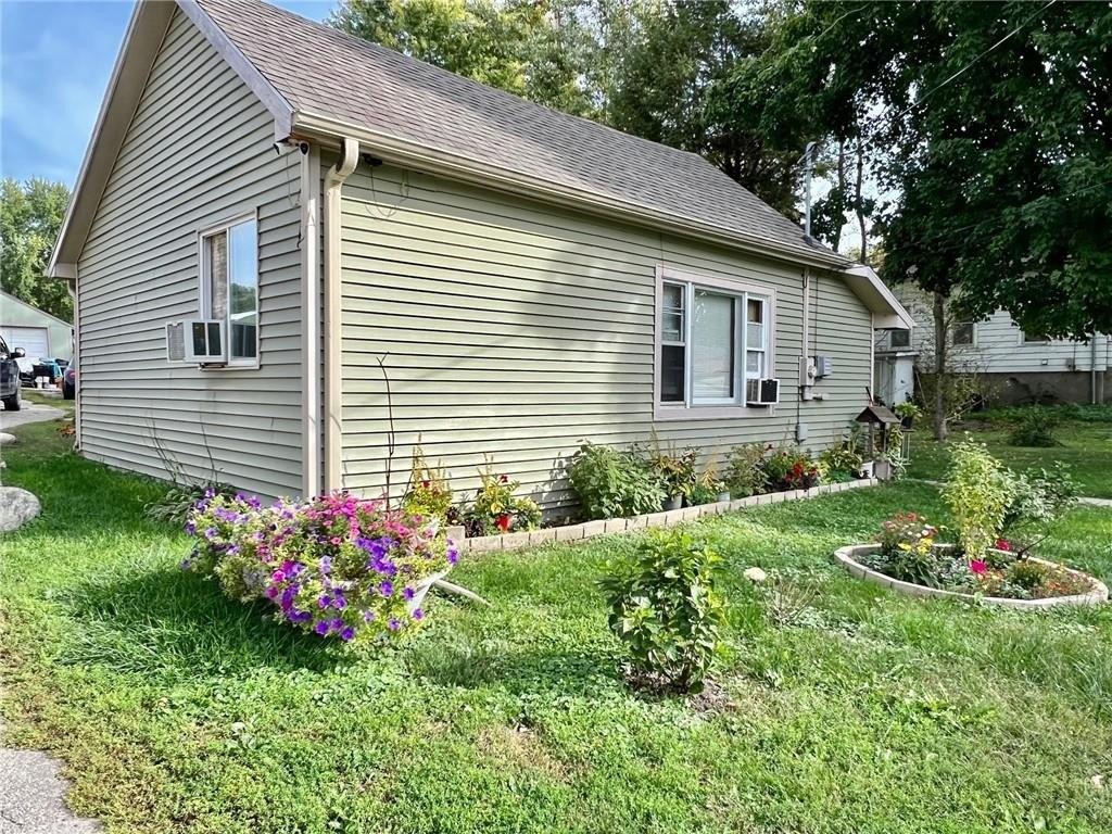 S Walnut St, Colfax, IA 50054