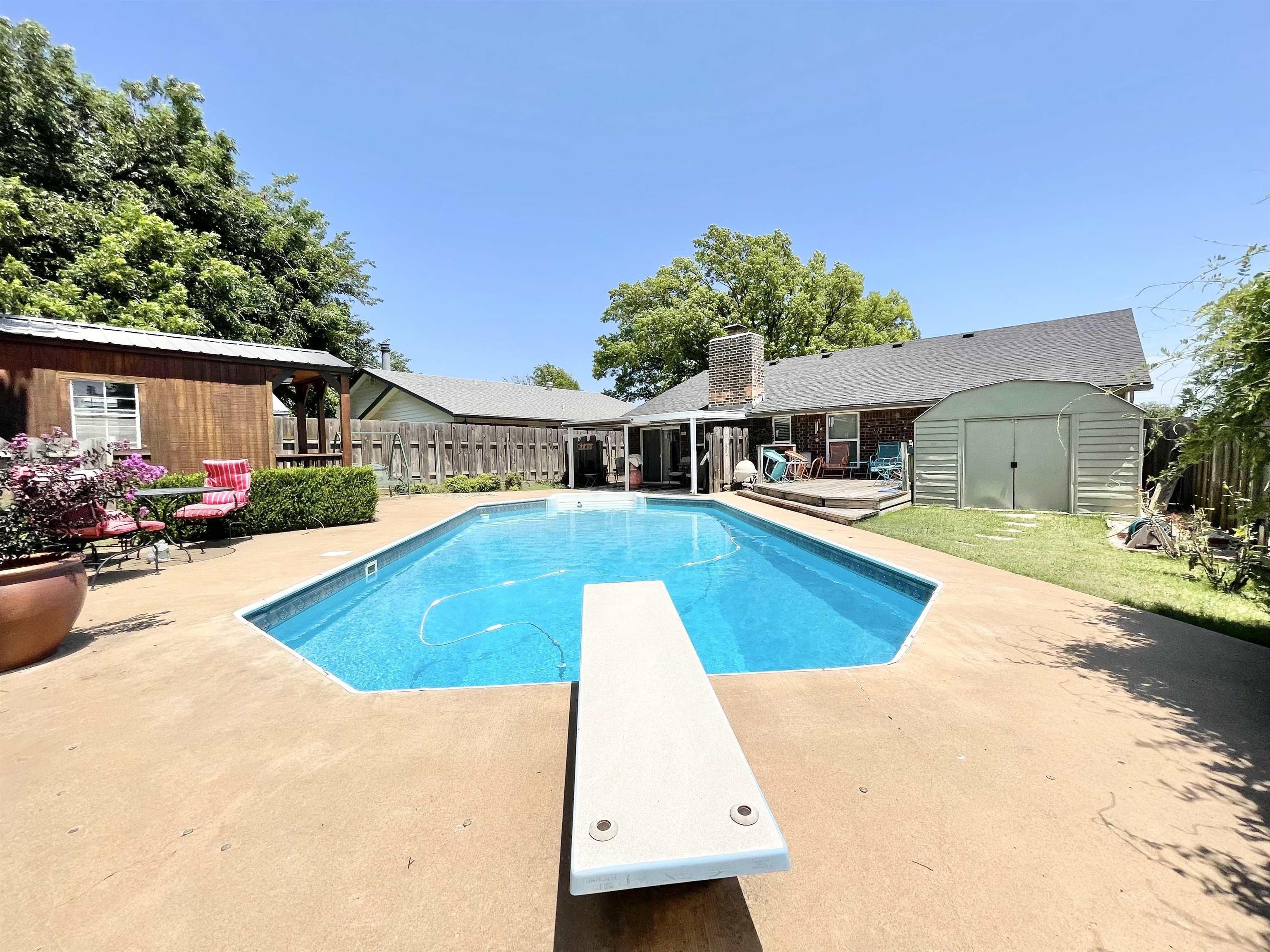 S Saddle Rd, Enid, OK 73703