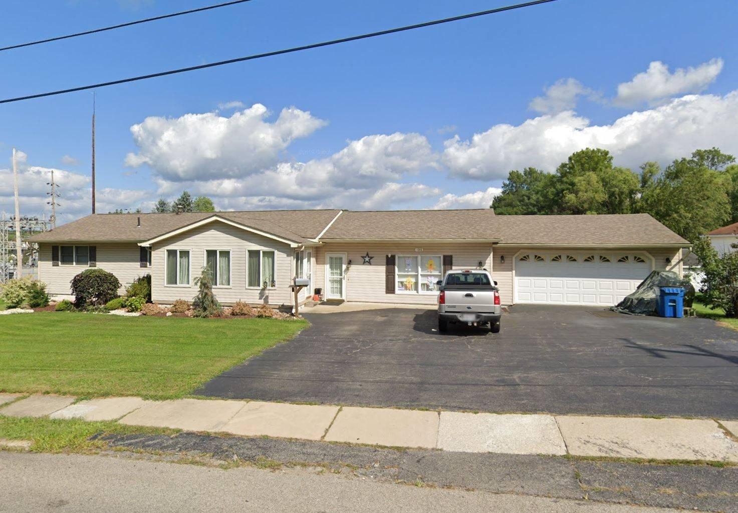 Moore St, Hubbard, OH 44425