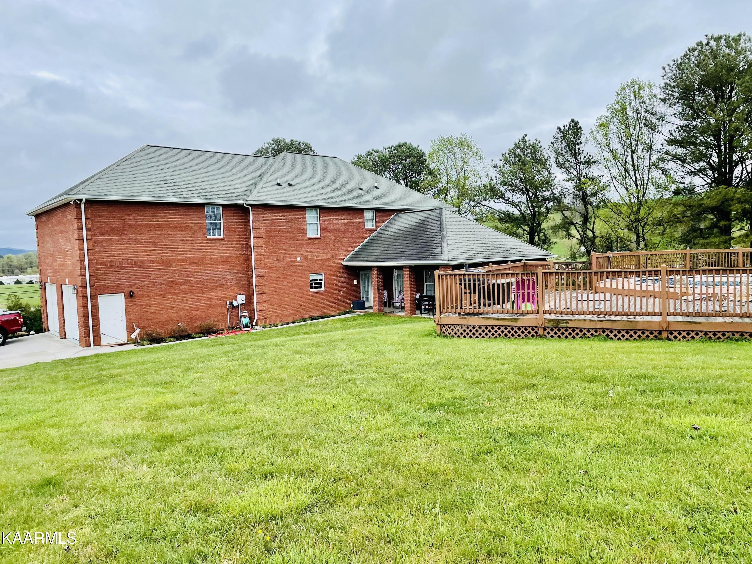 El Sara Dr, New Tazewell, TN 37825