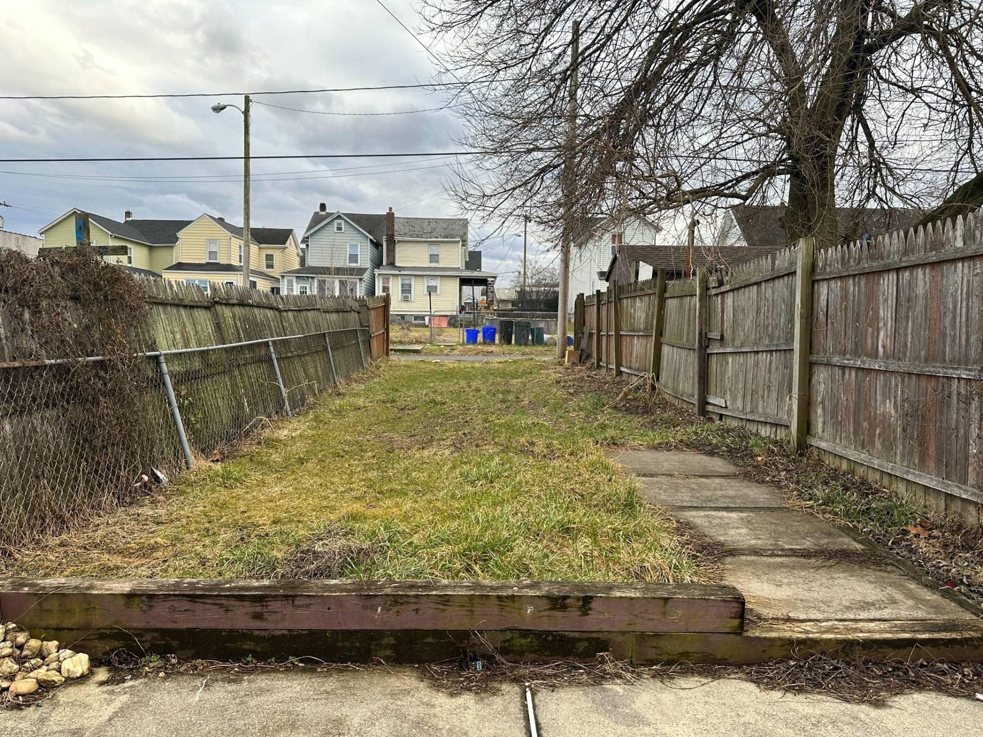 W Saint Joseph St, Easton, PA 18042