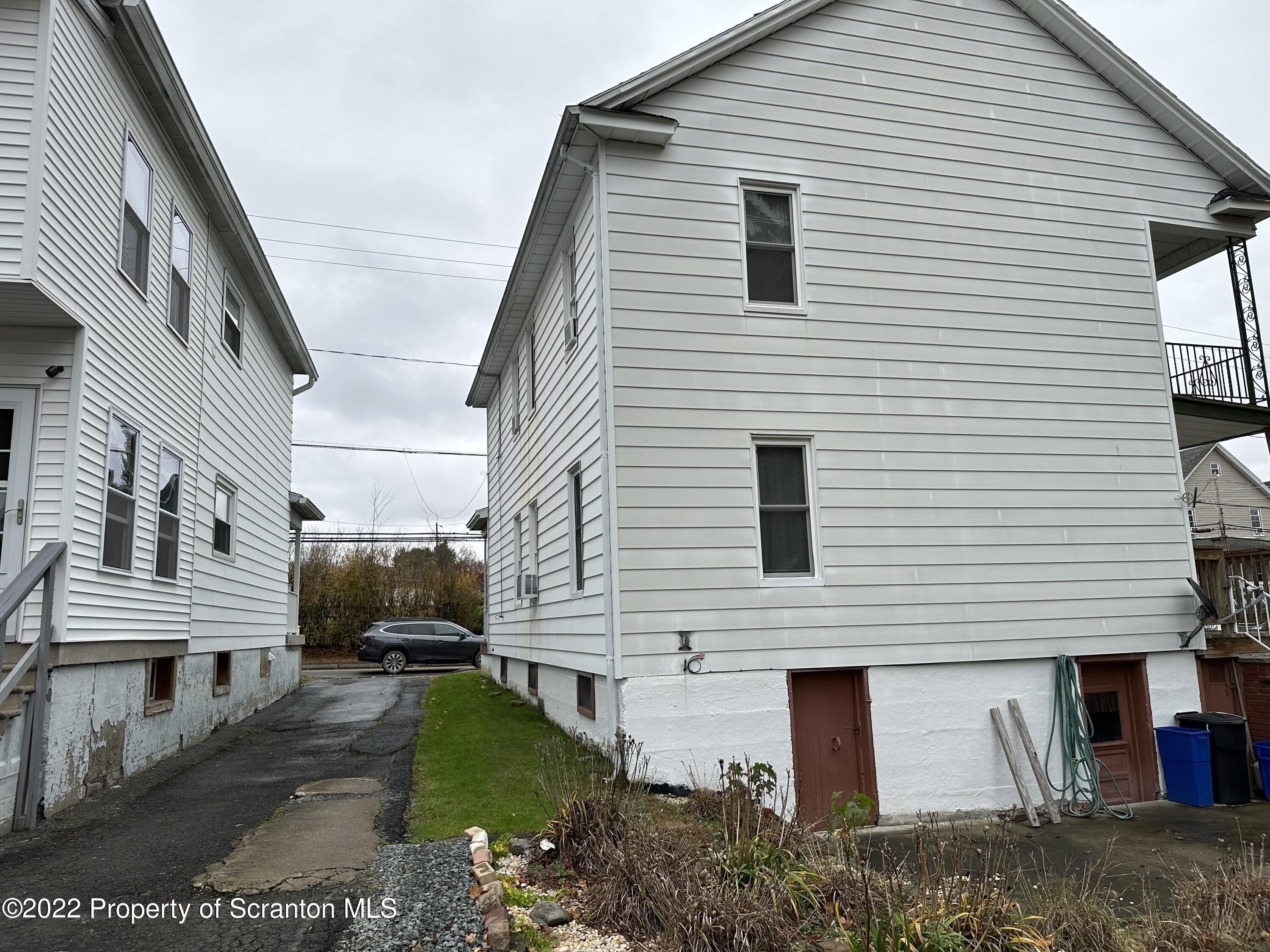 Fallbrook St, Carbondale, PA 18407