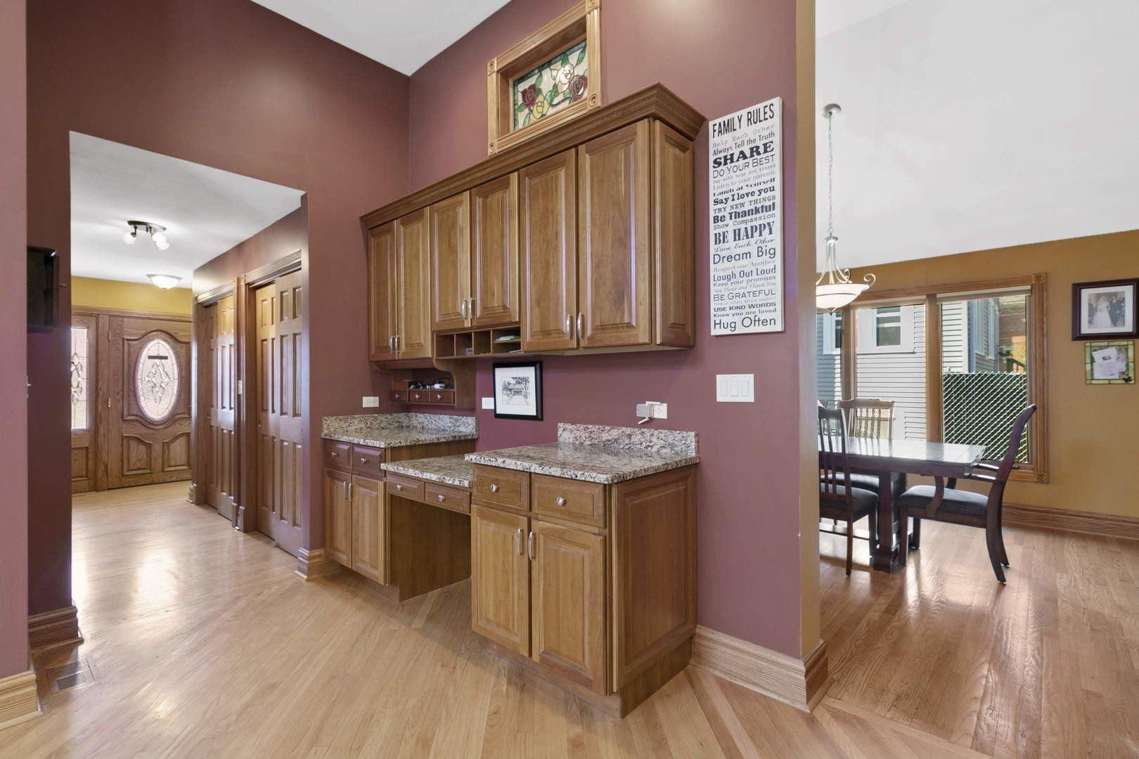 Arthur Ave, Brookfield, IL 60513