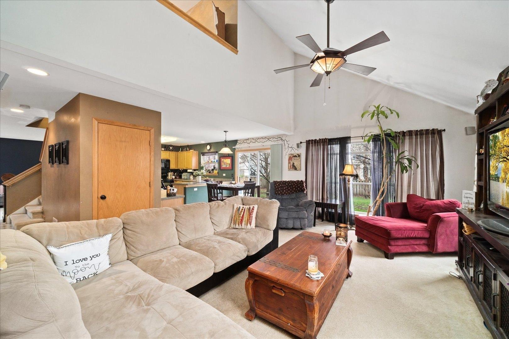 Little Creek Ln, Aurora, IL 60506