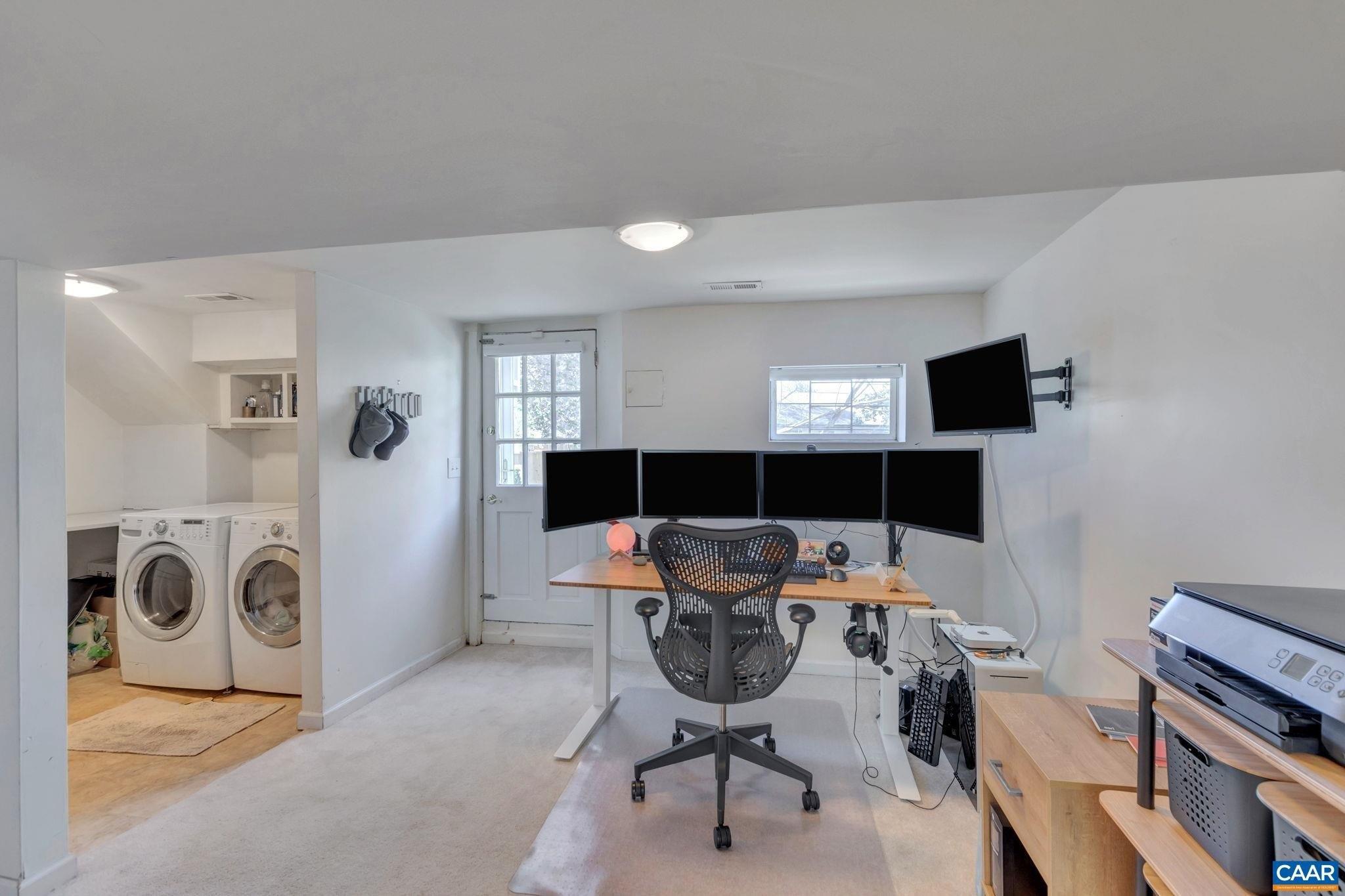 Locust Ave, Charlottesville, VA 22902