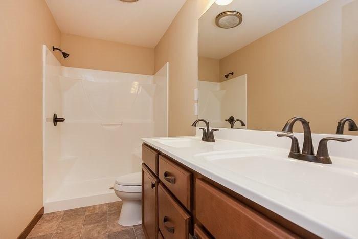 Windam Ct, Solon, IA 52333