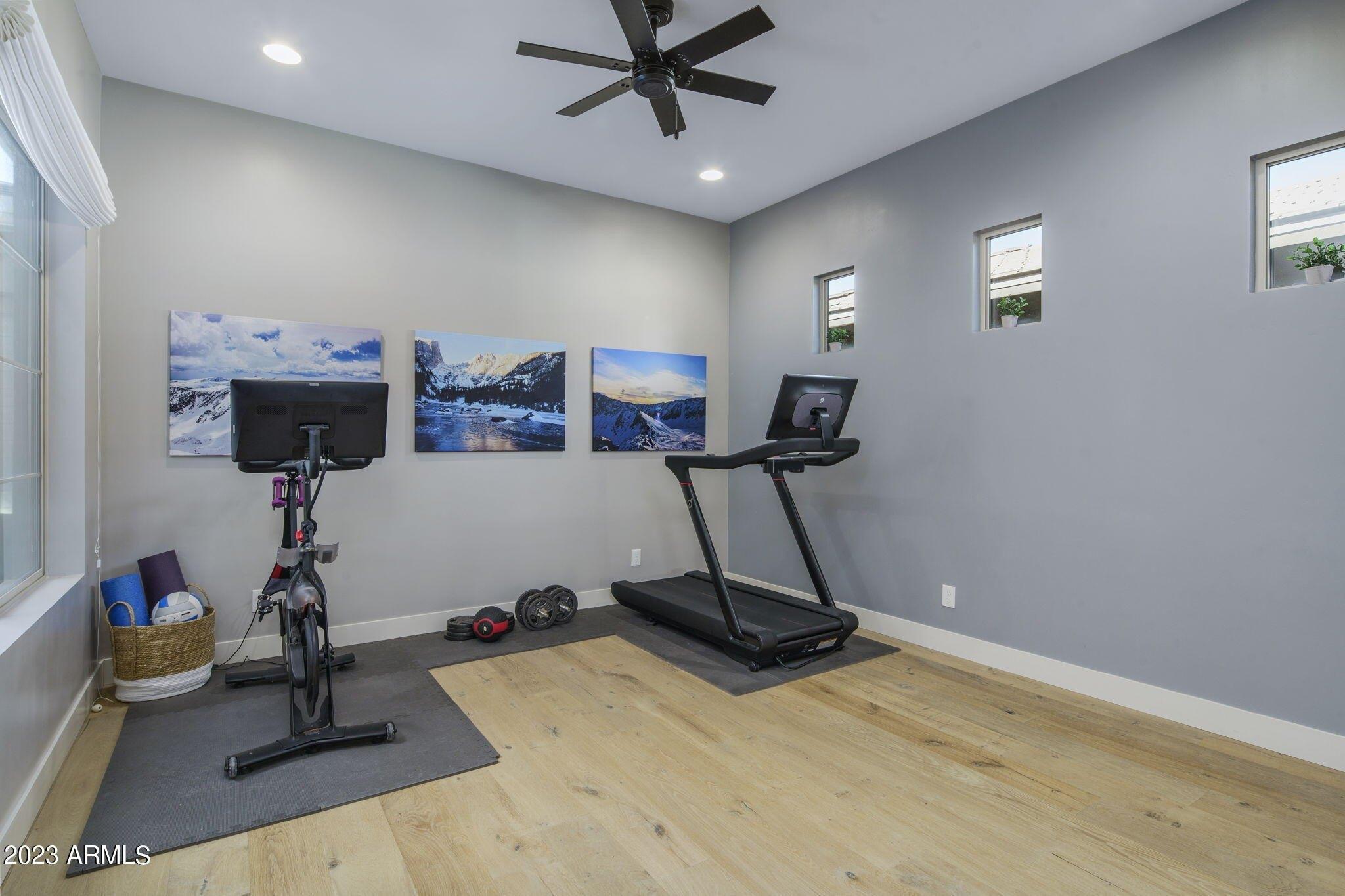 E Los Gatos Dr, Phoenix, AZ 85050