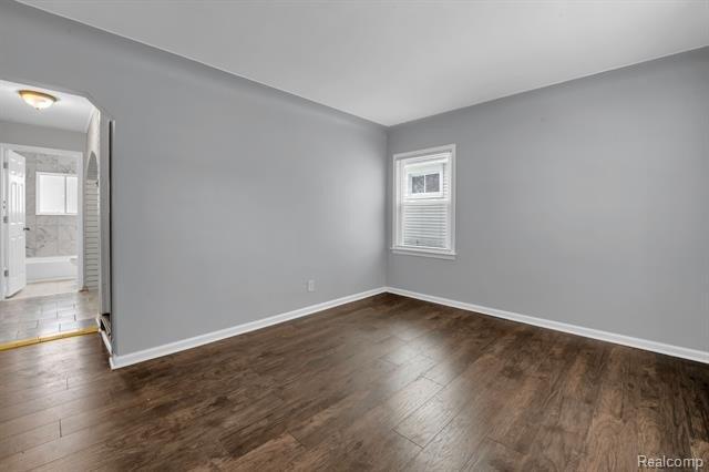 Fort Park Blvd, Lincoln Park, MI 48146