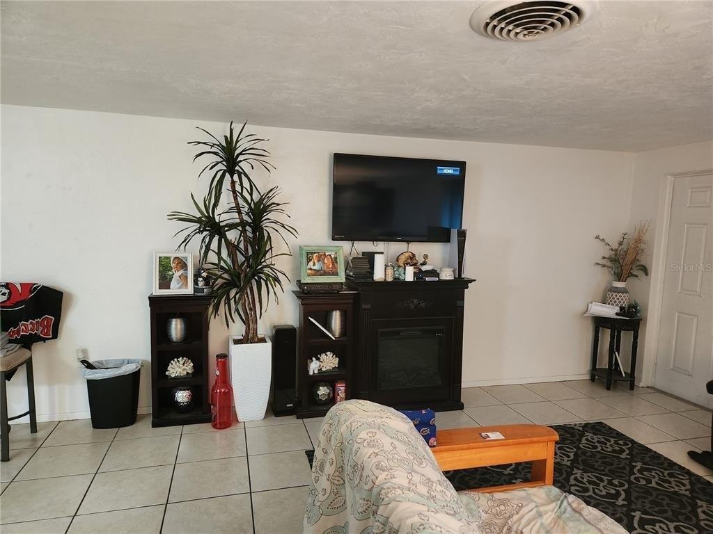 Cass Cir, Sarasota, FL 34231