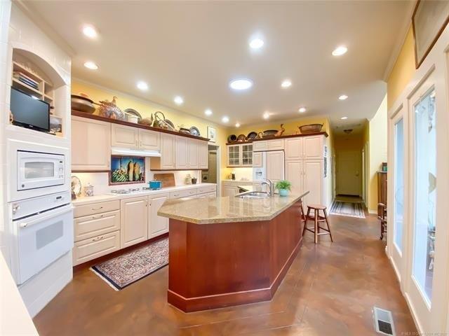 S Newport Ave, Tulsa, OK 74120