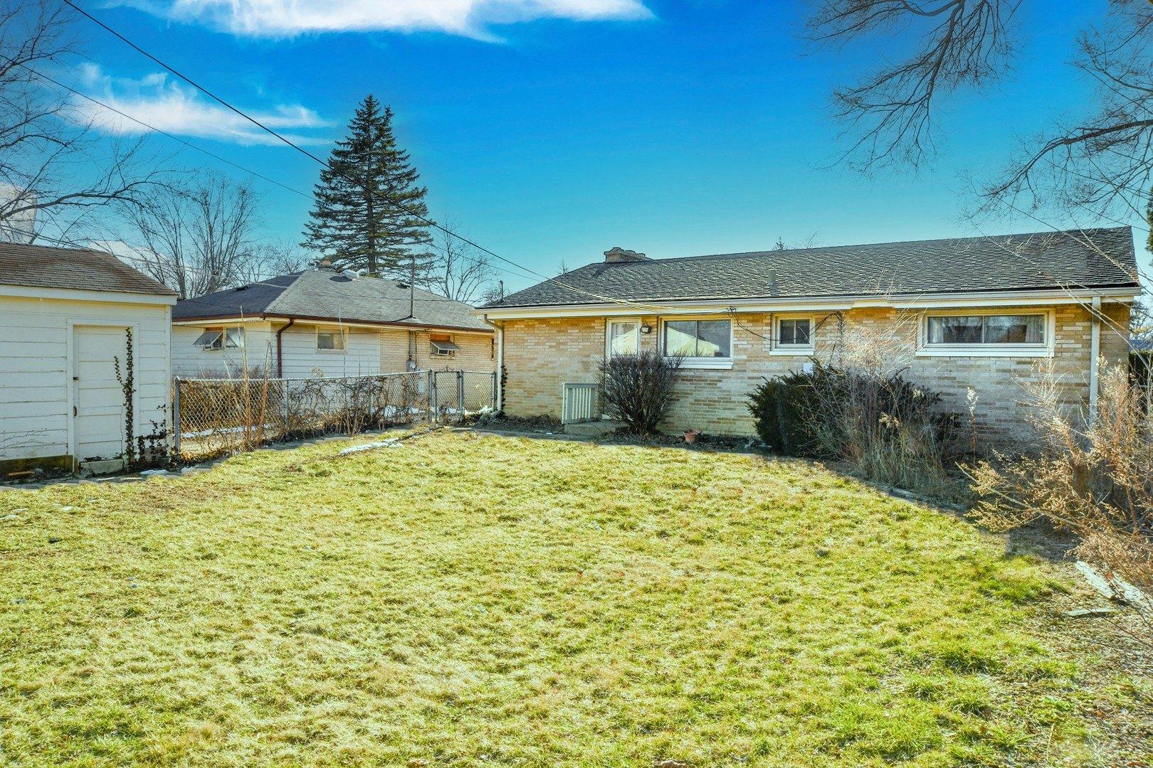 Walnut St, Waukegan, IL 60087