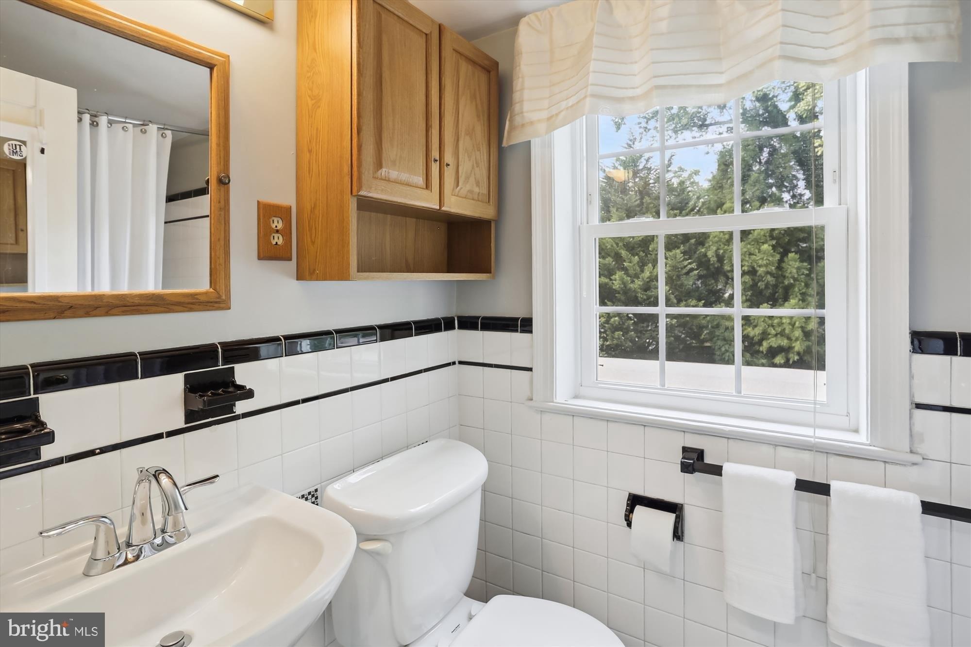 Glenwood Rd, Bethesda, MD 20817