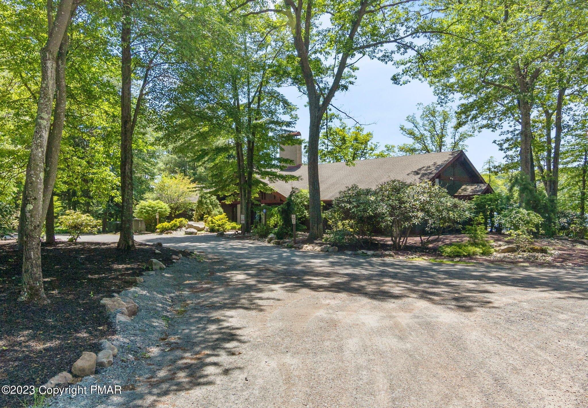 Forest Dr, Lake Harmony, PA 18624