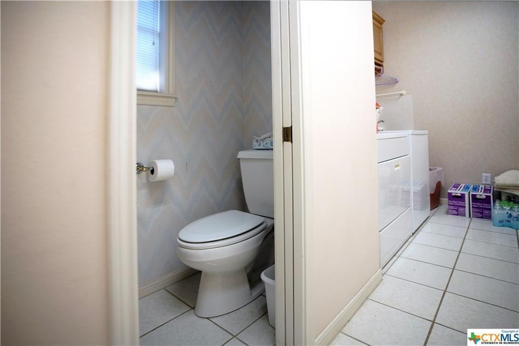 Lance Ln, Victoria, TX 77904