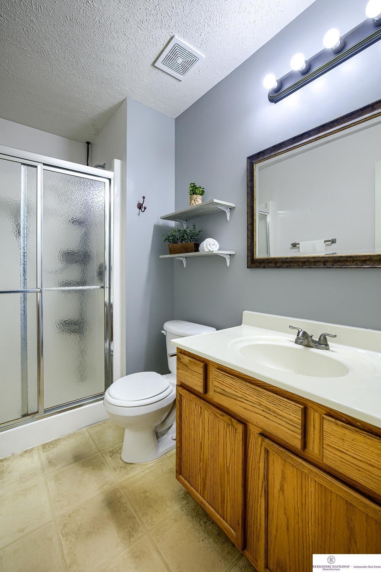 N 111th Ave, Omaha, NE 68142