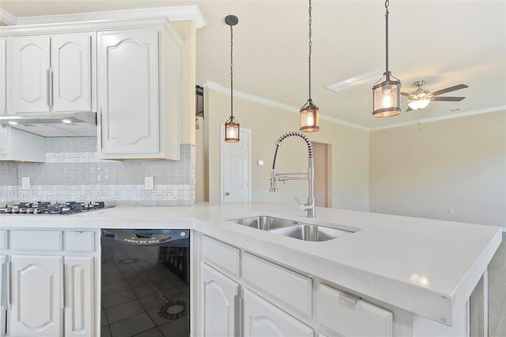 Kendal Dr, Mansfield, TX 76063