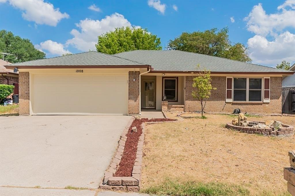 Green Ridge Ter, Saginaw, TX 76179