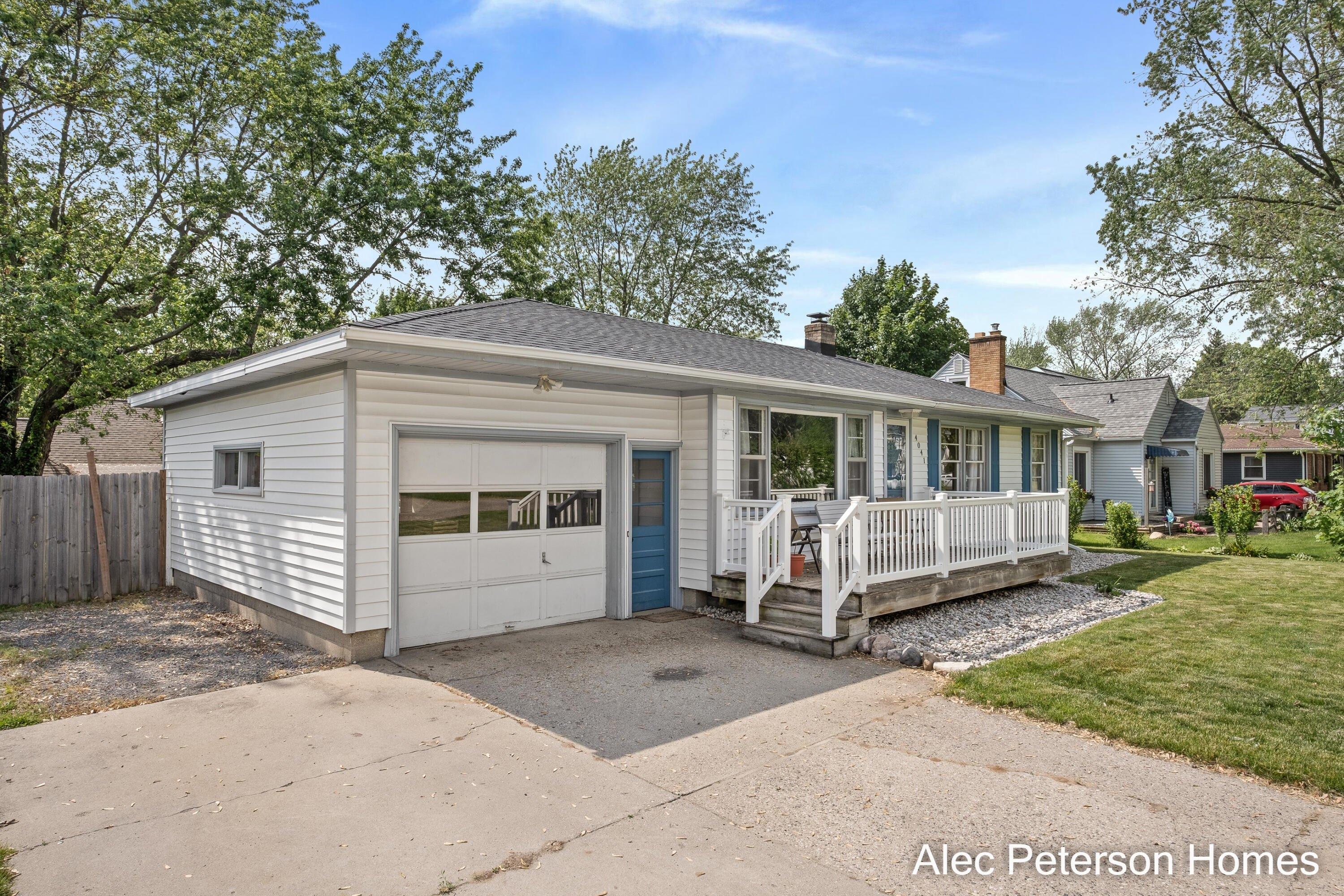 Lester Dr Ne, Grand Rapids, MI 49525