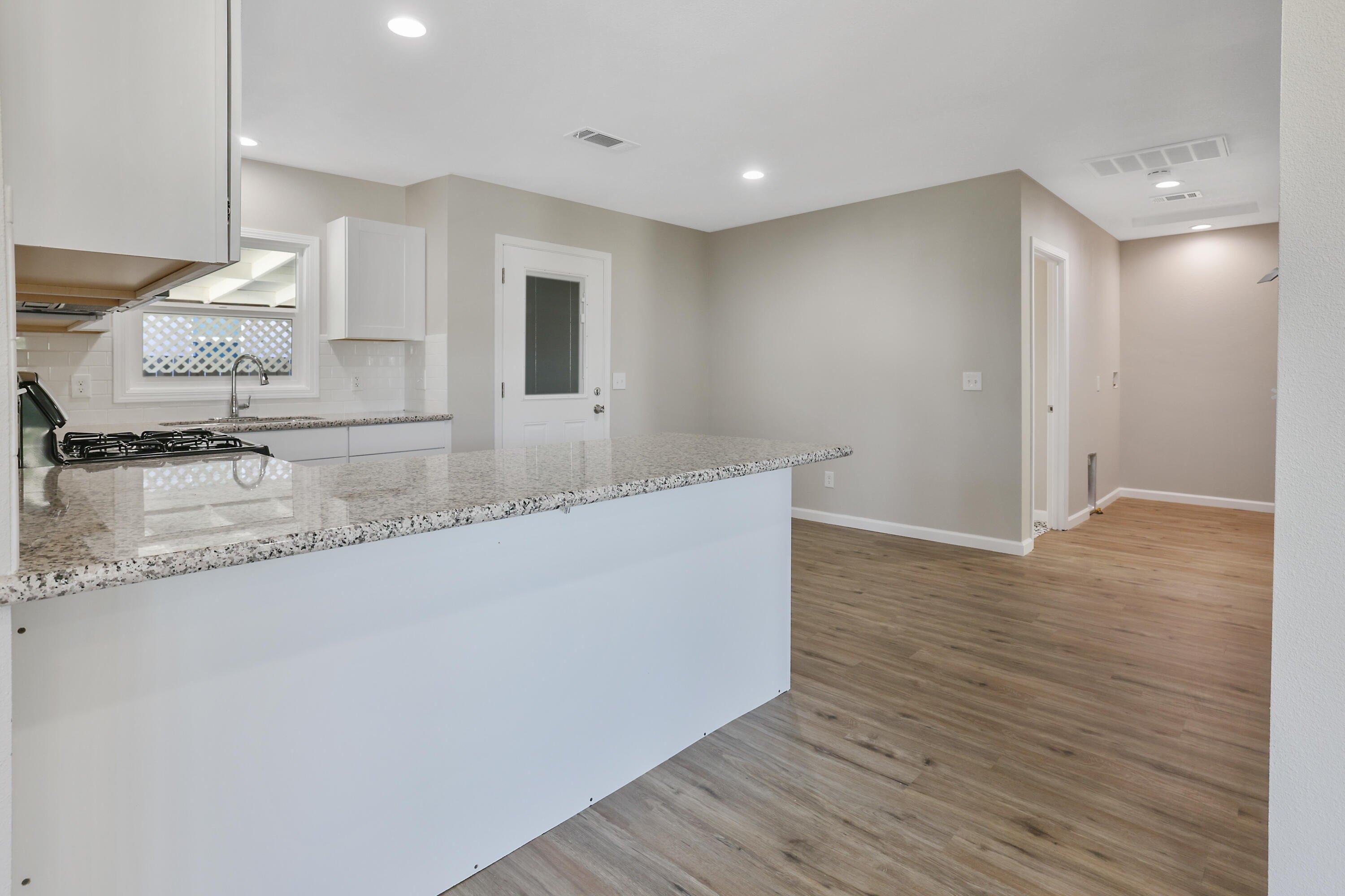 Mariposa Ave, Tulare, CA 93274