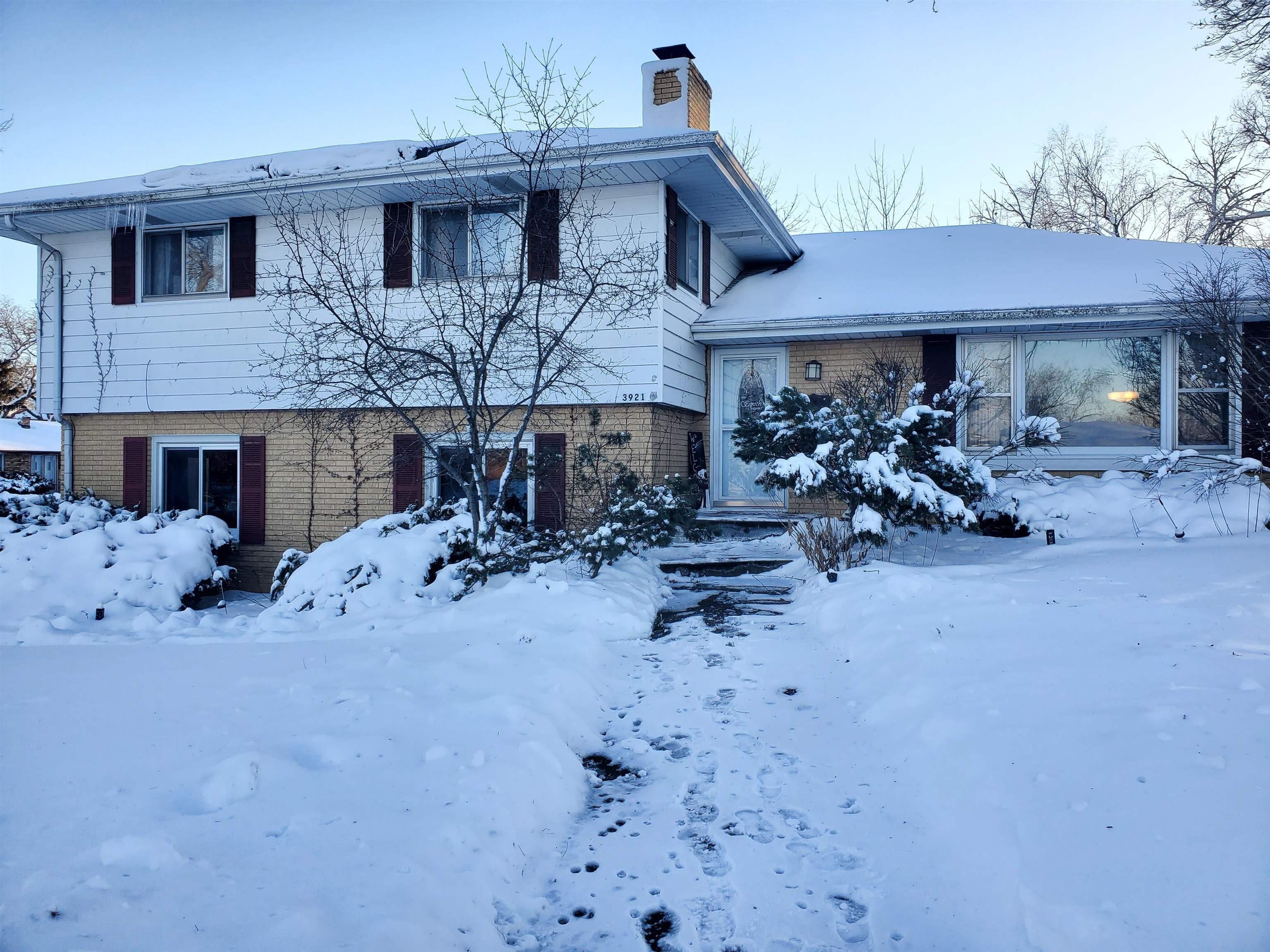 Belle Meade Ln, Rockford, IL 61108