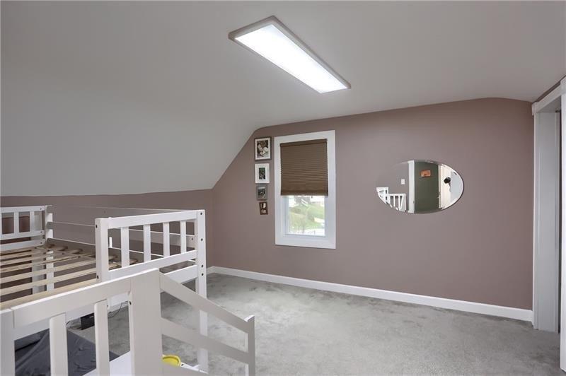 Ascension Dr E, West Mifflin, PA 15122