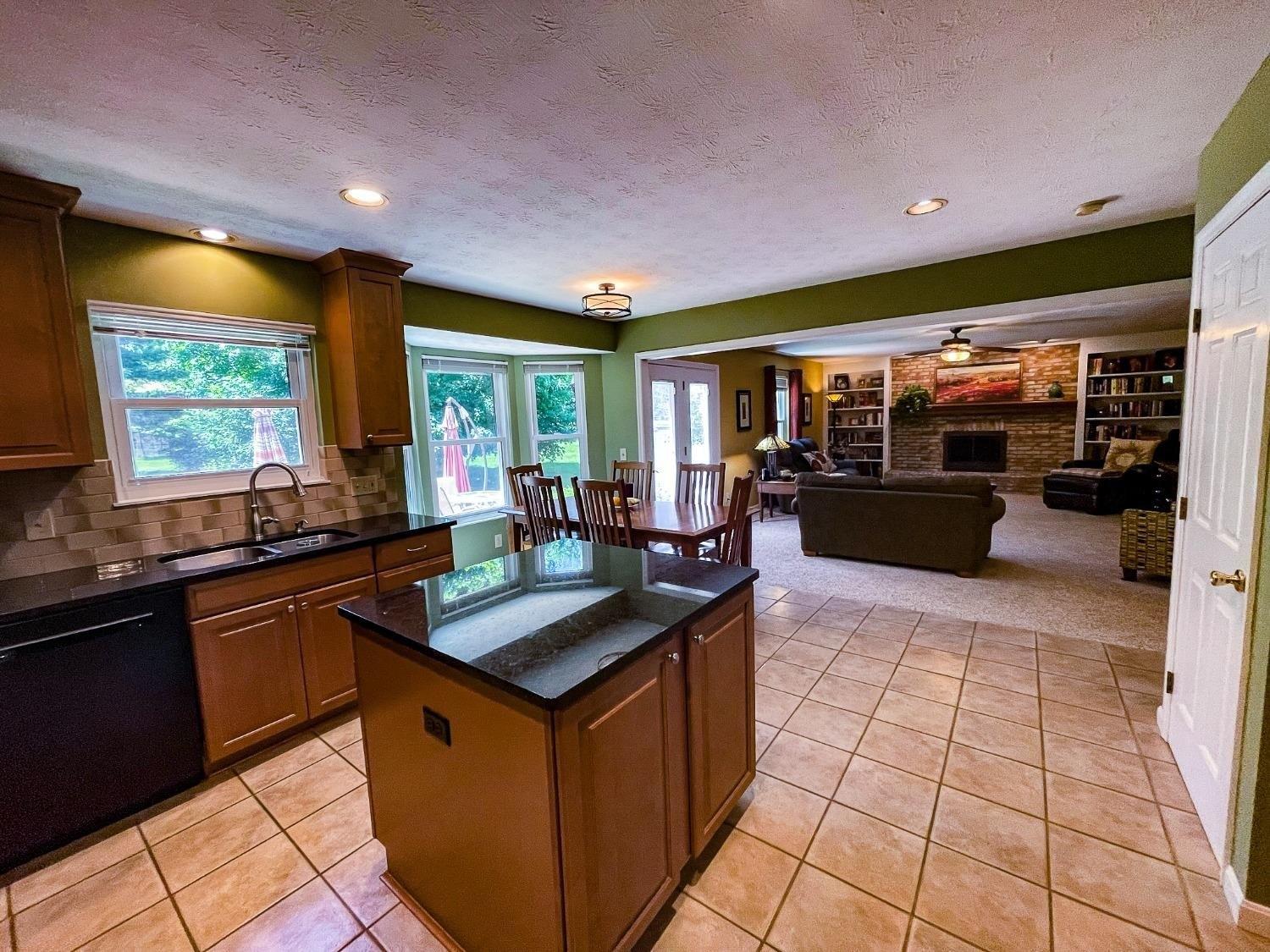 Charming Mnr, West Chester, OH 45069