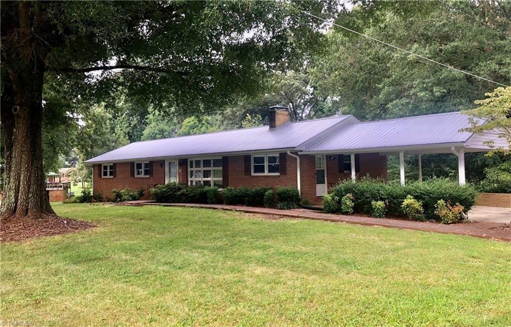 Lynnhaven Park Dr, Winston Salem, NC 27107